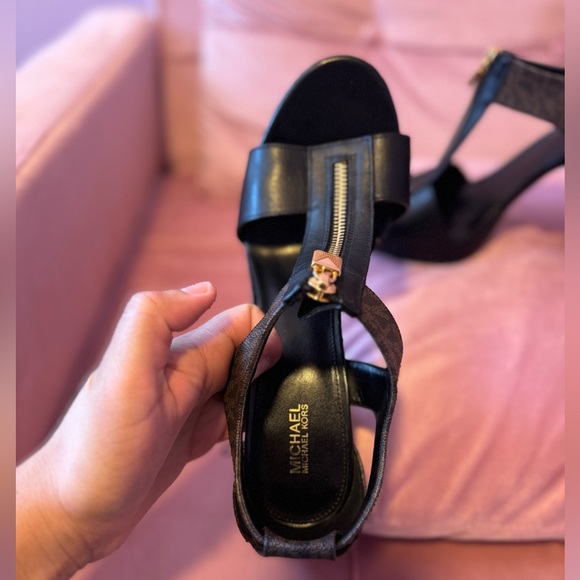 Michael Kors platform heels - Picture 7 of 10